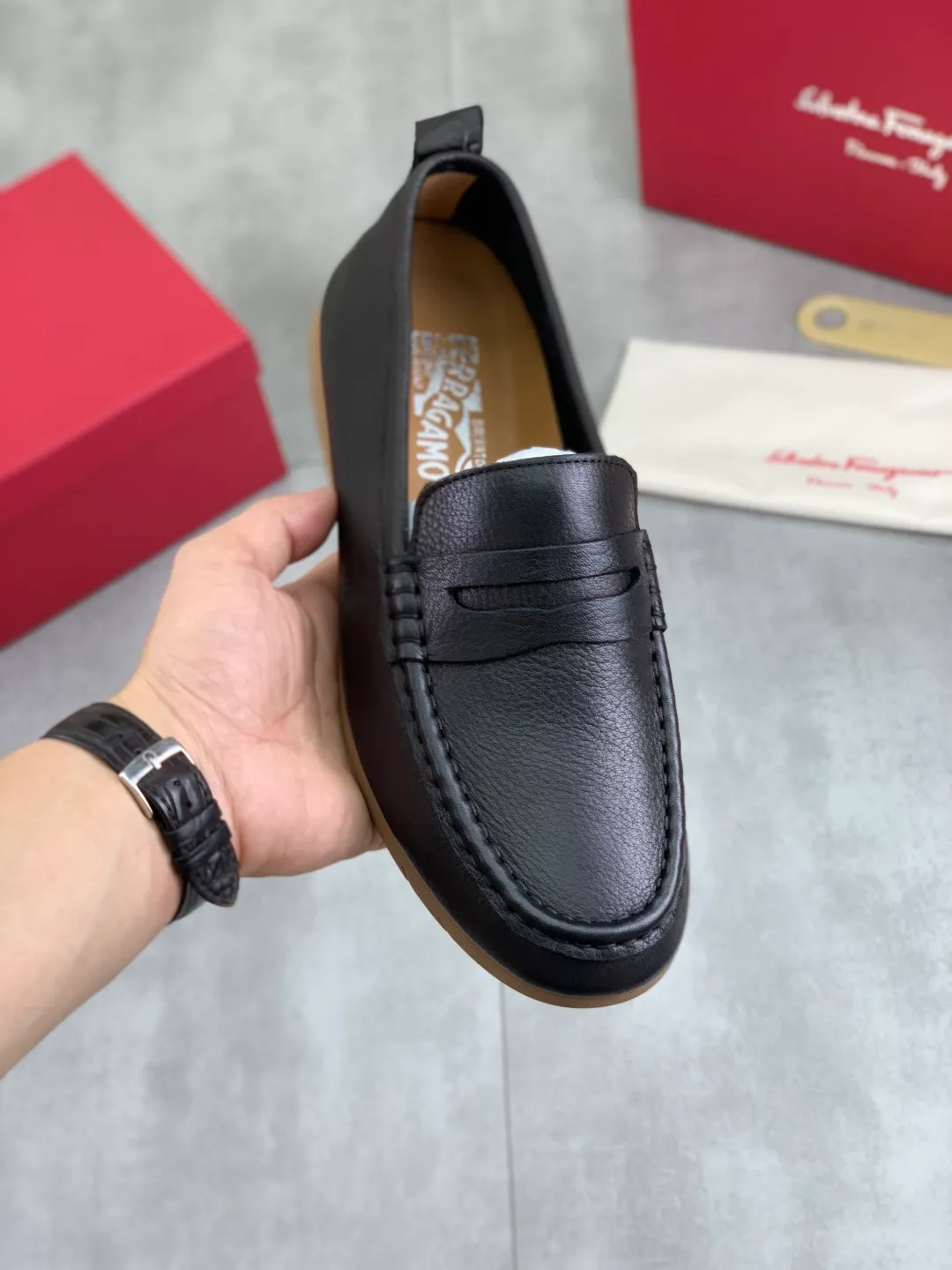 Men's shoes 💰P480 New model [Ferragamo/Ferragamo] Latest model Original imported calfskin, imported pigskin lining + original luxury metal buckle + original rubber outsole Soft and comfortable Size number: 38-44